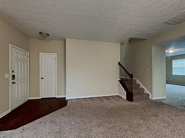 Building Photo - 2722 Dayview Ln