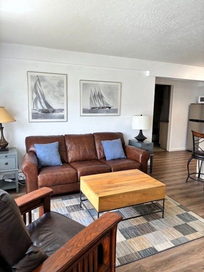 Foto del edificio - Long Term Rental- Chateau Claire 52