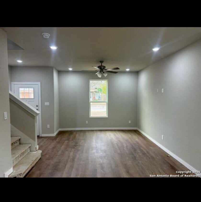 Building Photo - Call for more details!!