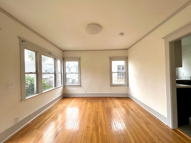 Foto del edificio - 1343 Portia St