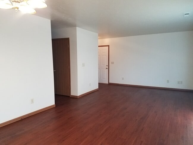 Building Photo - 221-D