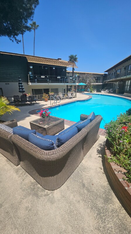 Foto del edificio - 11950 Laurelwood Dr