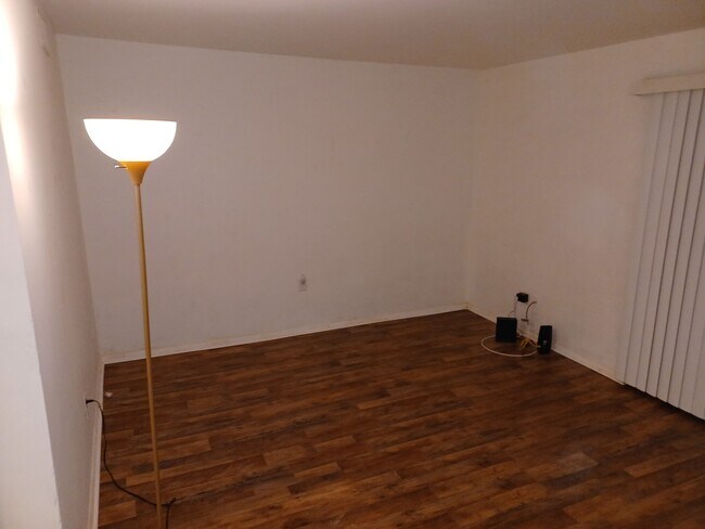 Foto del edificio - 1209 Teakwood Pl