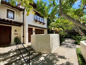 Building Photo - 8668 Villa La Jolla Dr