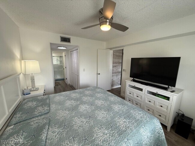 Foto del edificio - 2875 Palm Beach Blvd
