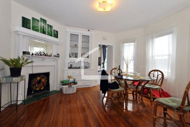 Photo - Bright three bed..... Sept 1st! House