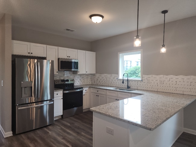 Building Photo - 435 Elm St NW