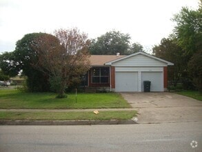 Building Photo - 2320 Zephyr Rd
