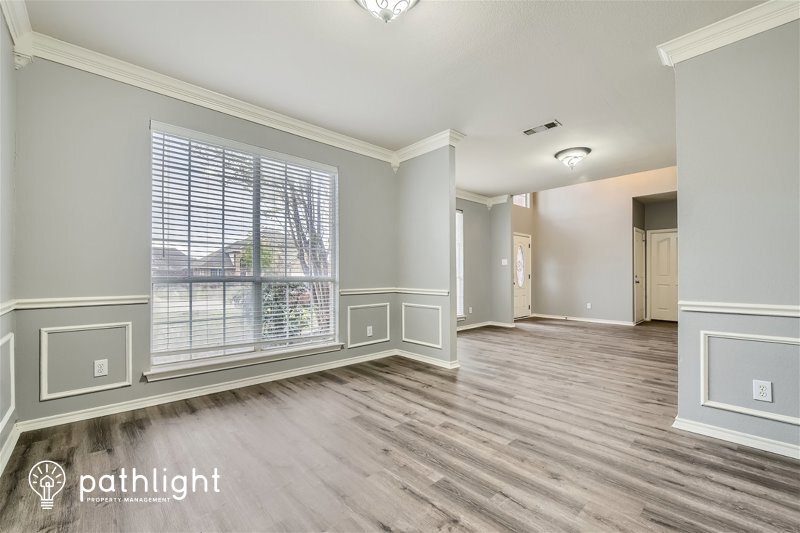 Foto principal - 1705 Clover Hill Rd, Mansfield, TX, 76063