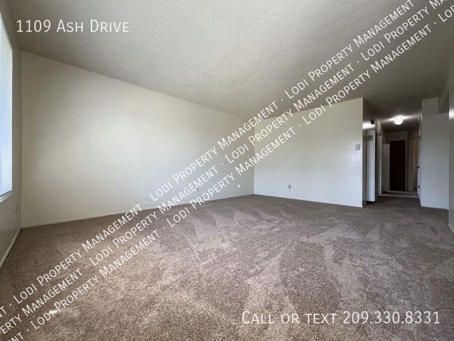 Building Photo - 1109 Ash Dr