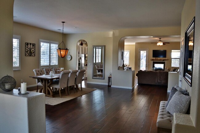 Building Photo - 4310 Lakebreeze Dr