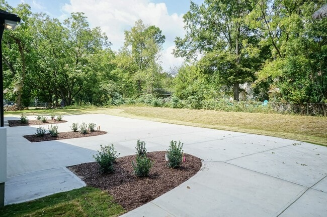 Foto del edificio - Four Bedroom Home