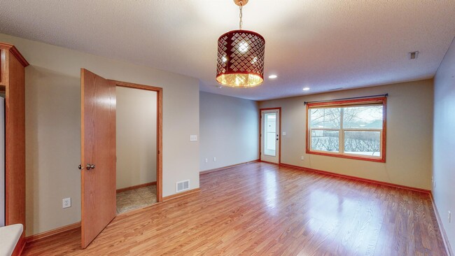 Building Photo - 1803 Daniel Ln NE