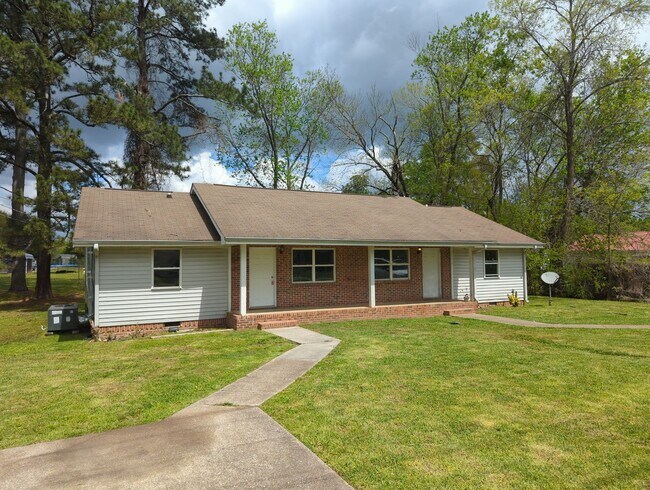 Building Photo - 716 Salem Rd