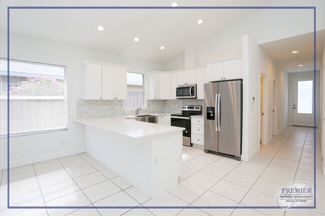 Foto del edificio - ***RENOVATED INTERIOR***NAPLES PARK - Annu...