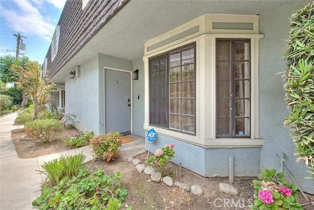 Building Photo - 2630 Huntington Dr