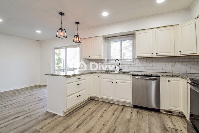 Building Photo - 9006 Gatewood Dr, Jonesboro, GA 30238