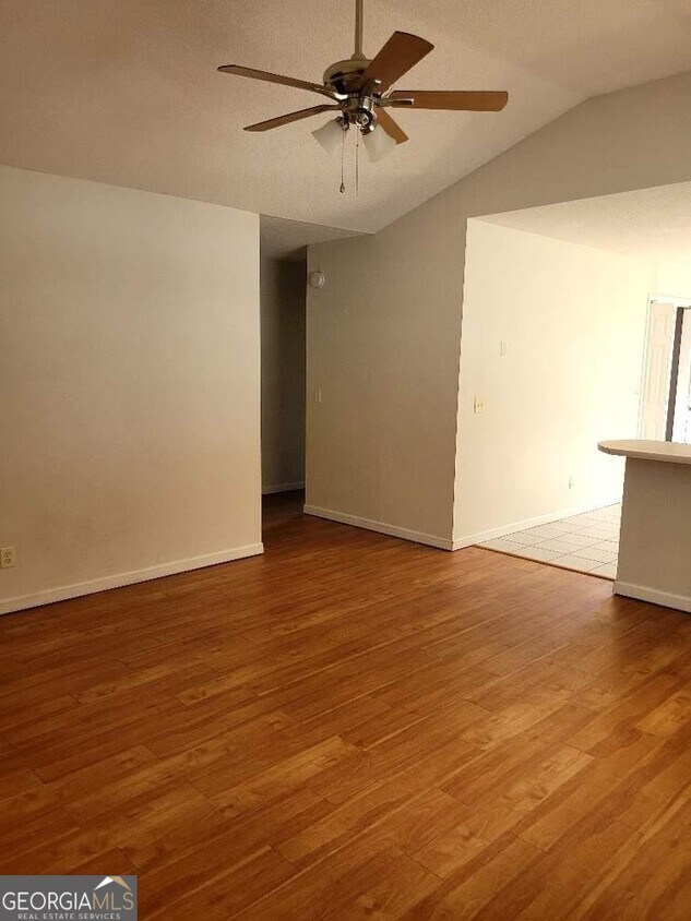 Foto del edificio - 625 Sweetheart Ln