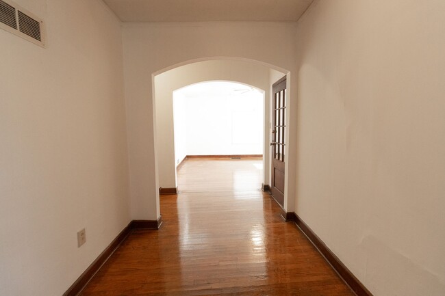 Foto del edificio - 2 Bed 1 Bath Duplex