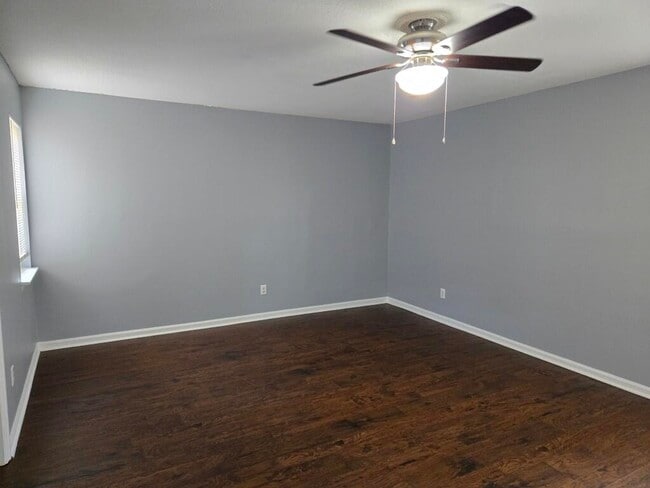 Building Photo - 2600 Carrington Dr