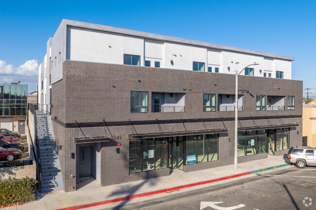 Building Photo - 1341 W Gardena Blvd