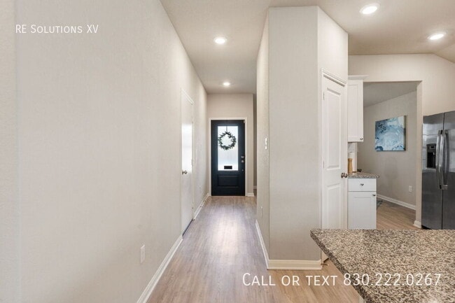Foto del edificio - 6810 Bale Ridge