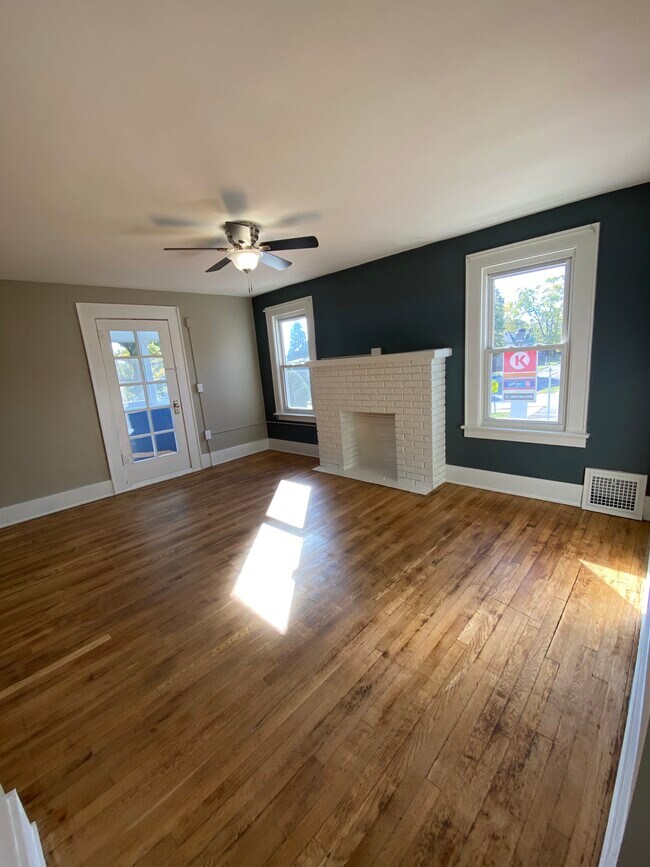 Building Photo - 1806-1812 4th St