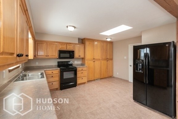 Foto del edificio - NOW AVAILABLE! 6421 Vooscane Ave, Cochiti ...