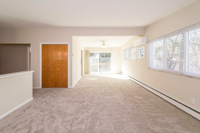 Building Photo - 524 Bemidji Ct