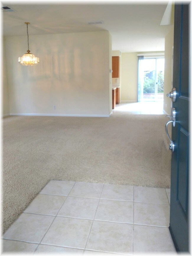 Building Photo - 840 Pitkin Loop
