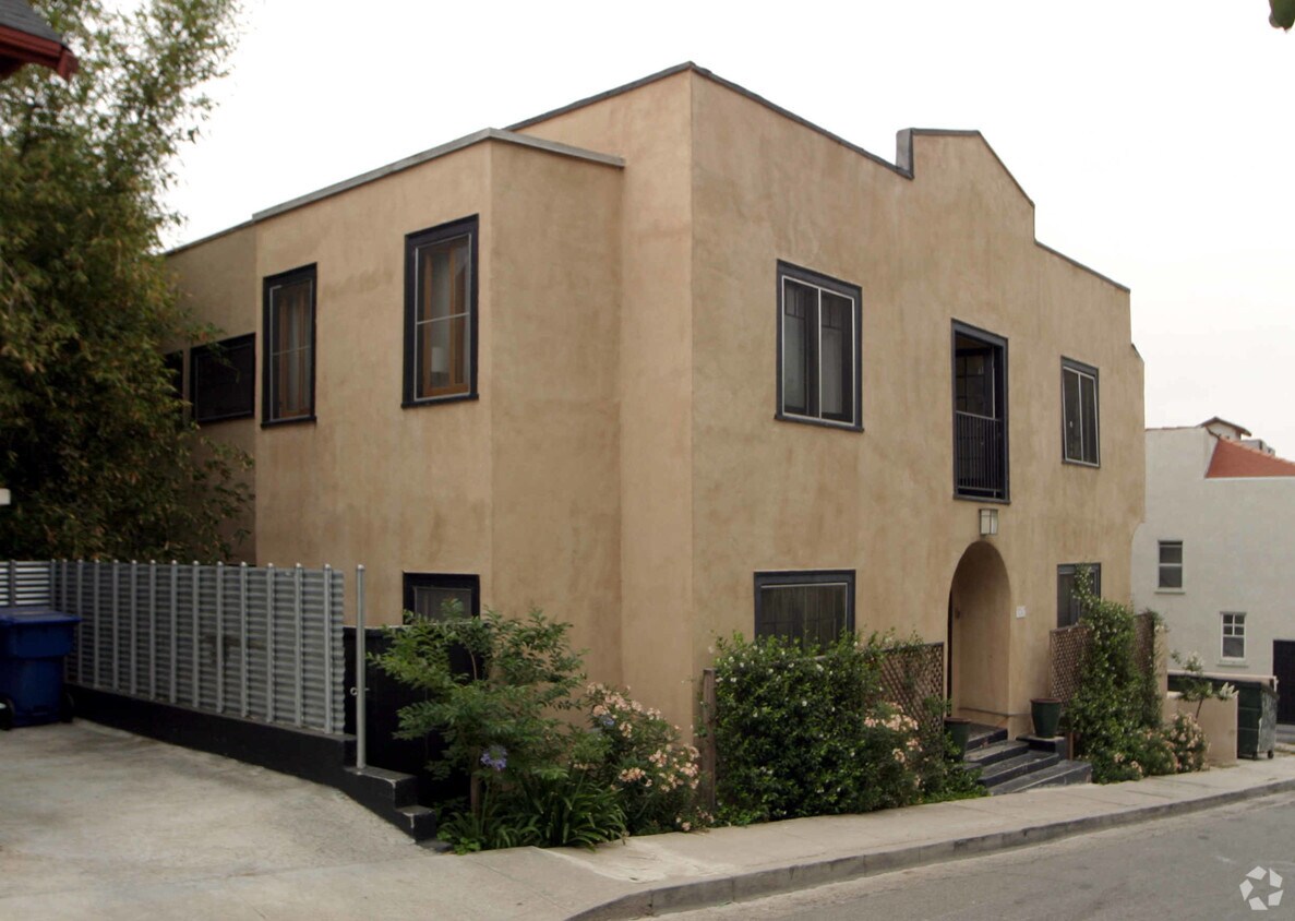Building Photo - 3217 Larissa Dr