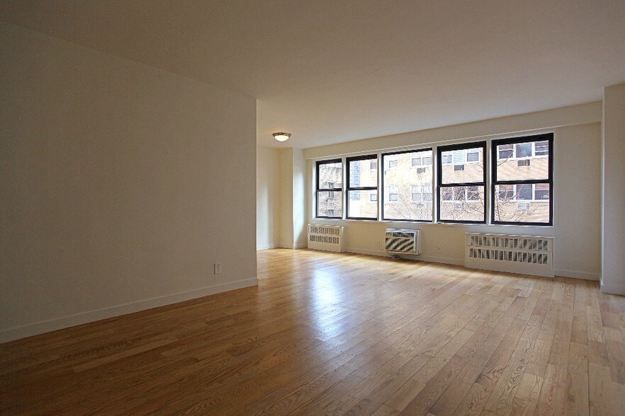 Foto principal - 236 E 36th St