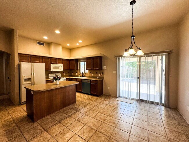 Foto del edificio - "3-Bed, 2-Bath Retreat in Estrella, Mesa D...