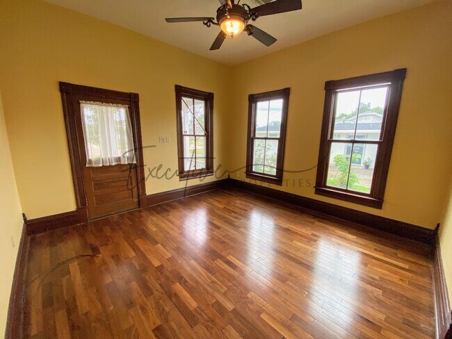 Foto del edificio - Charming Cottage-Style 1-Bedroom – Bright,...
