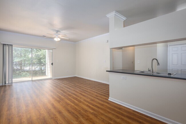 Building Photo - 2-Bedroom, 2-Bath with Scenic Views in Ger...