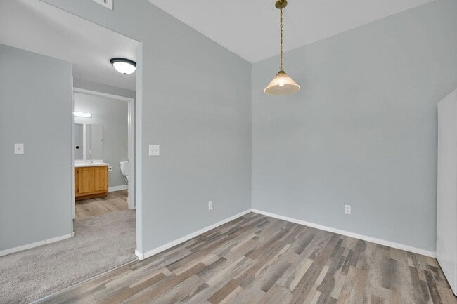 Building Photo - 5655 E Sahara Ave