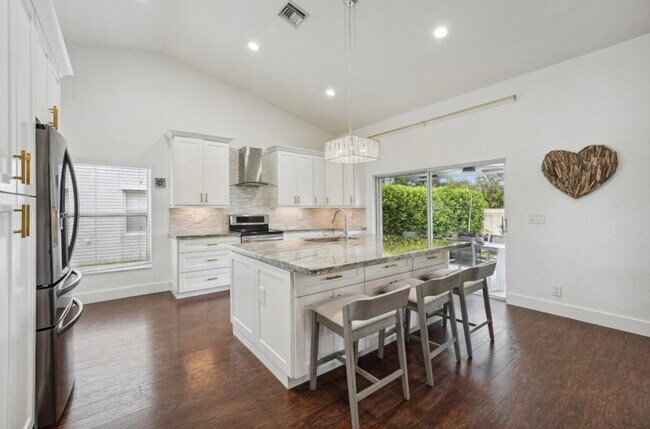 Foto del edificio - 3780 Cypress Lake Dr