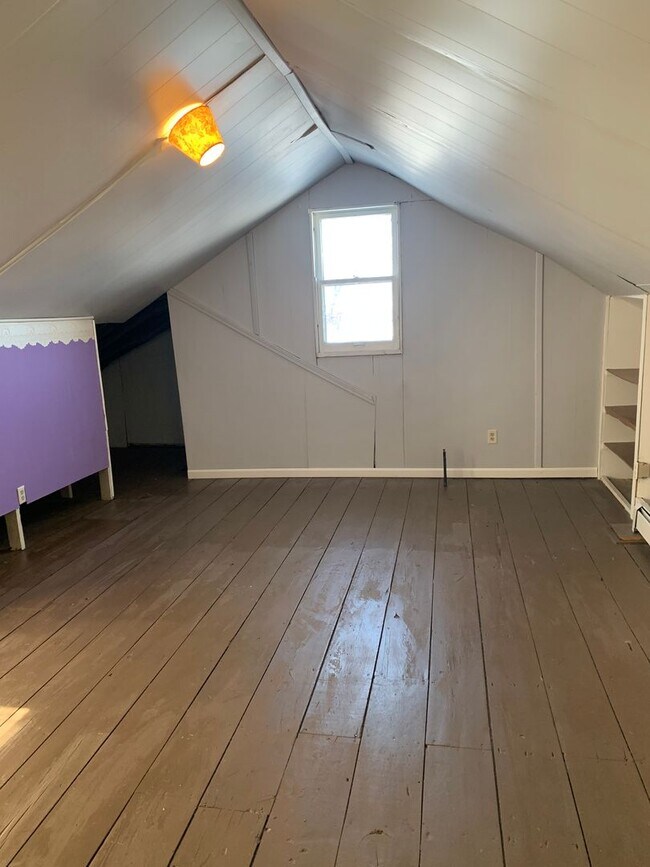Building Photo - Newly Updated- Beautiful 6 Bedroom House i...