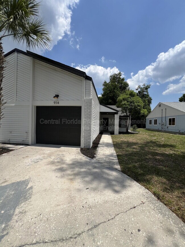 Building Photo - 914 Robinhood Ct