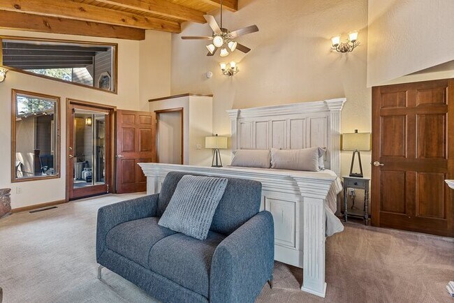 Foto del edificio - Burning Tree