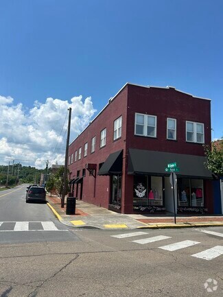 Building Photo - 163 Cherokee St