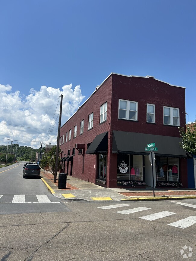 Building Photo - 163 Cherokee St