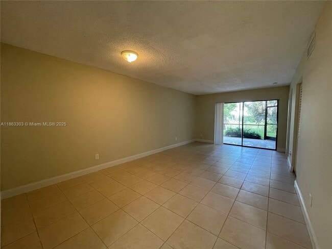 Foto del edificio - 3470 Foxcroft Rd