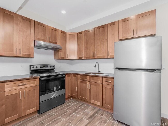 Building Photo - 409 Warburton Ave