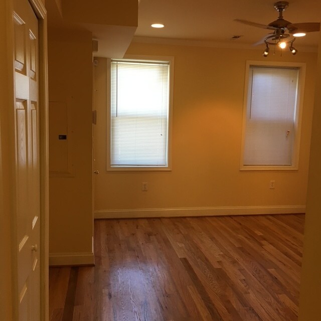 Foto del edificio - 1713 W Virginia Ave NE