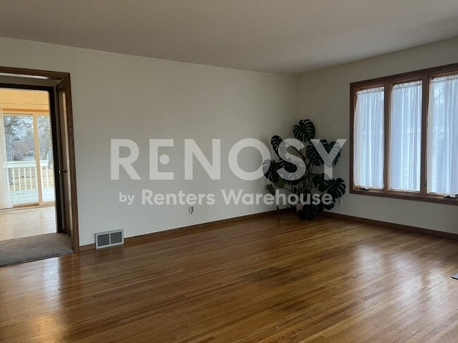 Building Photo - Single Family 2 Bedroom 1 Bath Home with Large Yard Space