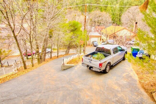 Foto del edificio - 23882 Springwater Rd