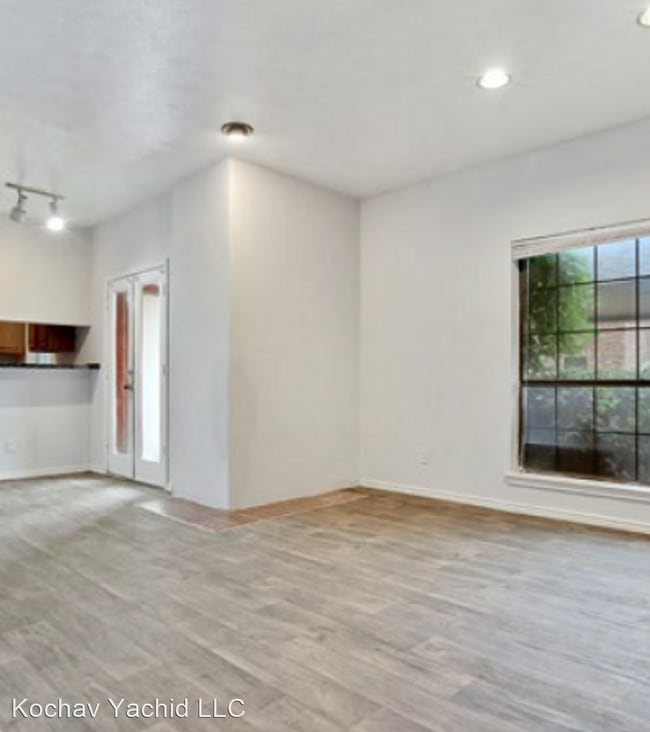 Building Photo - 4402 Point Blvd