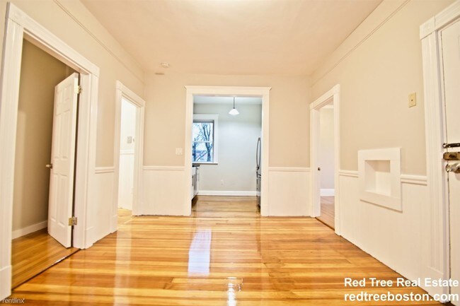 Foto del edificio - 4 br, 1 bath  - 12 Hamlin St # 14