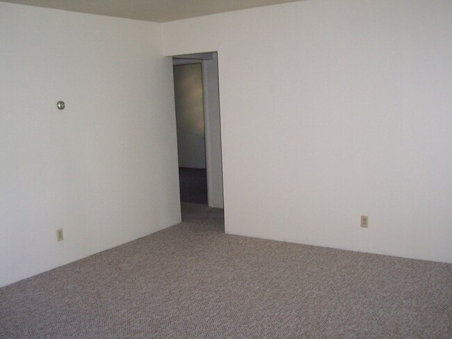 Building Photo - 2110 Elm Ln